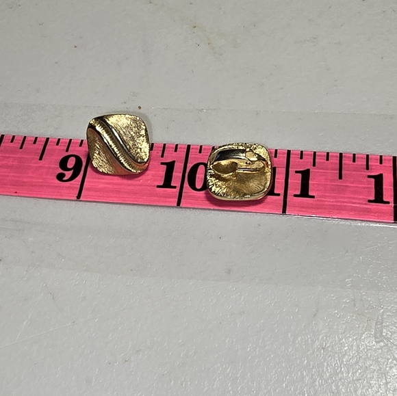 Vintage Gold Tone Small Clip On Square Earrings 14 - Picture 3 of 3
